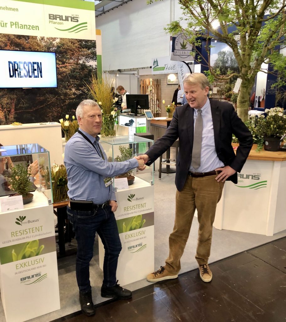 Züchter Didier Hermans und Jan-Dieter Bruns präsentierten die vier BetterBuxus® Typen auf der IPM 2020