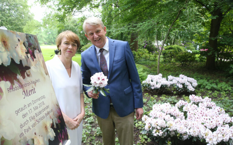 Rhododendrontaufe in Berlin im Garten des Bundespräsidenten mit Elke Büdenbender