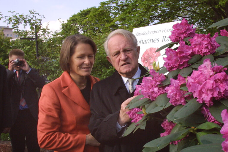 Rhododendrontaufe 'Johannes Rau' 19.05.03